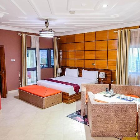 Triple Hill Hotel Weija ภายนอก รูปภาพ
