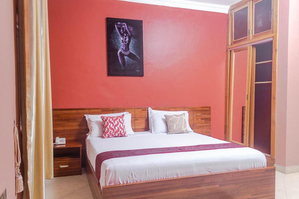 Triple Hill Hotel Weija ภายนอก รูปภาพ