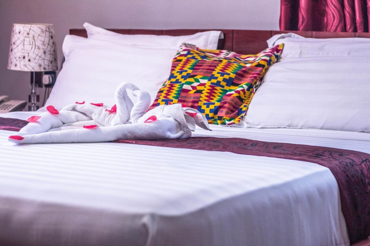 Triple Hill Hotel Weija ภายนอก รูปภาพ