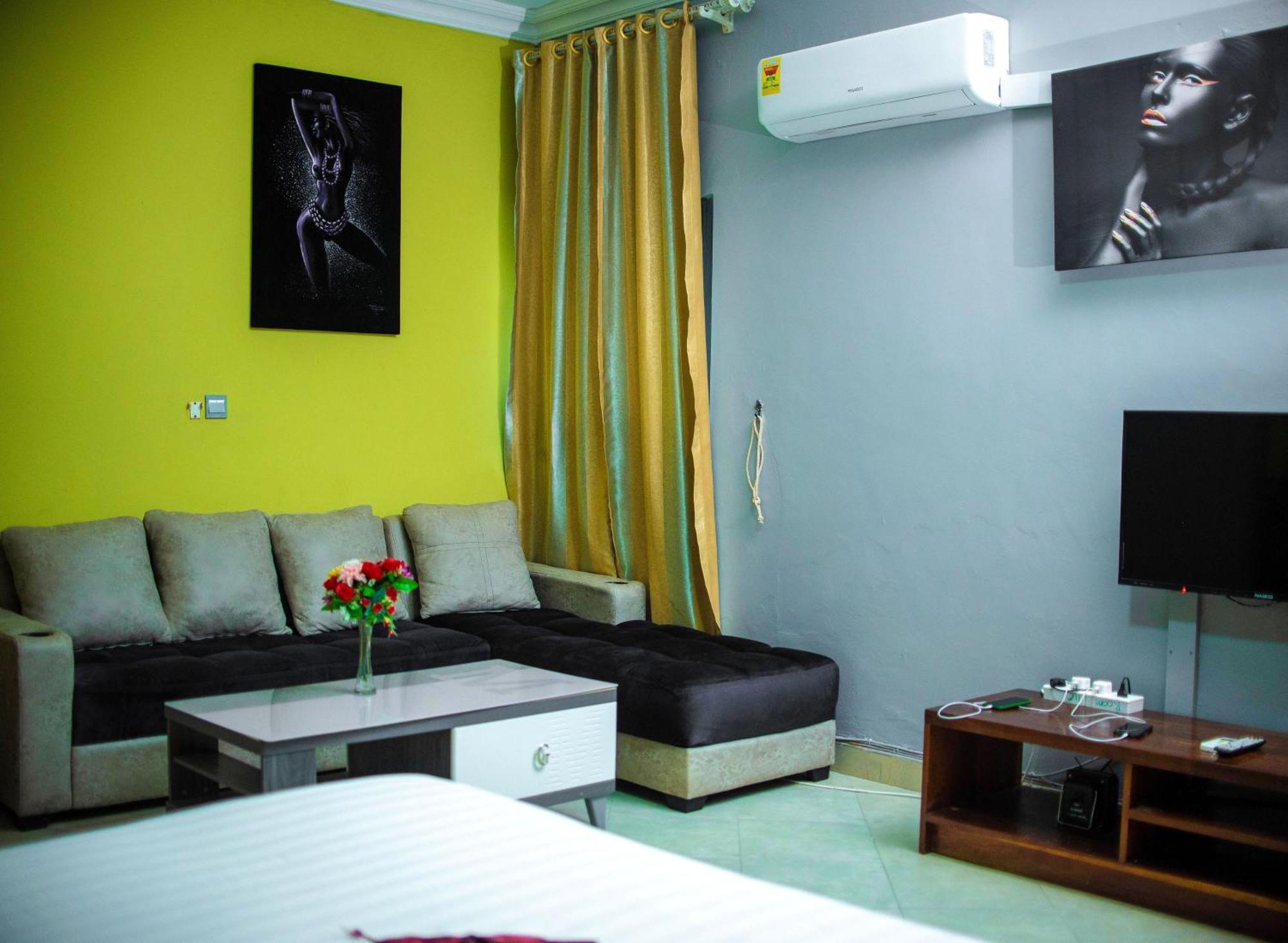 Triple Hill Hotel Weija ภายนอก รูปภาพ