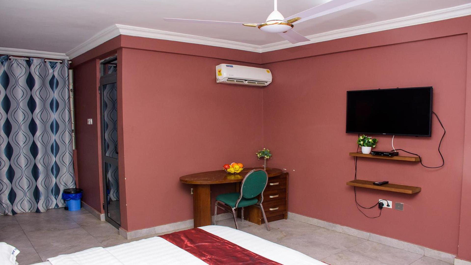 Triple Hill Hotel Weija ภายนอก รูปภาพ