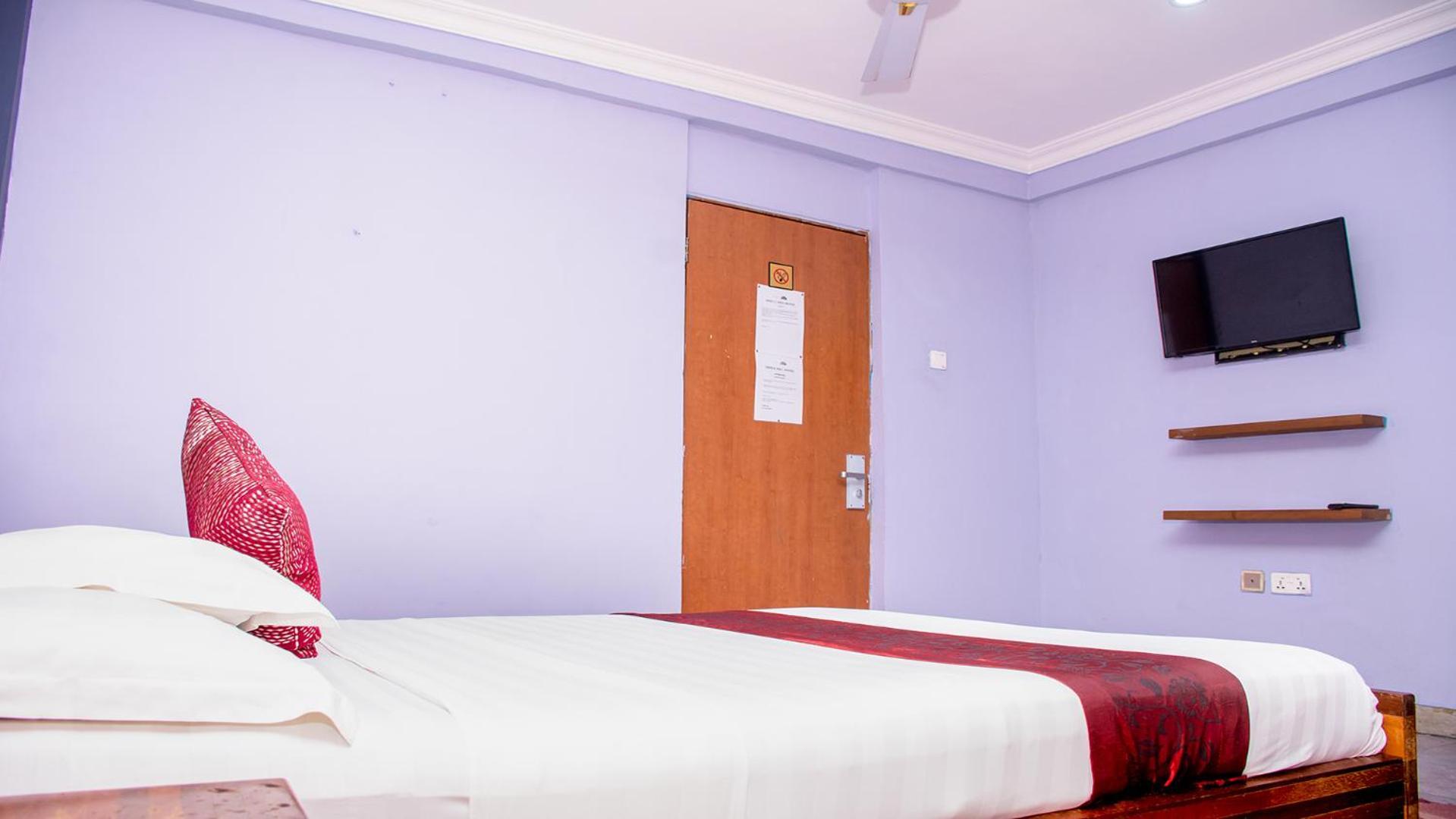 Triple Hill Hotel Weija ภายนอก รูปภาพ