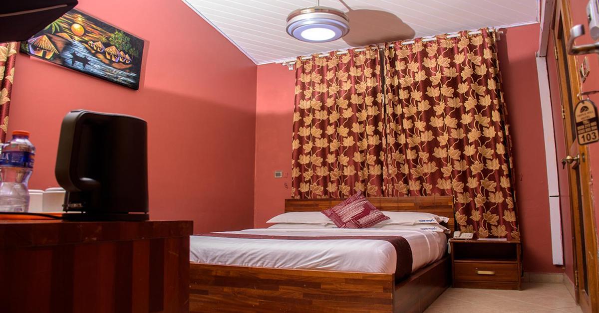 Triple Hill Hotel Weija ภายนอก รูปภาพ