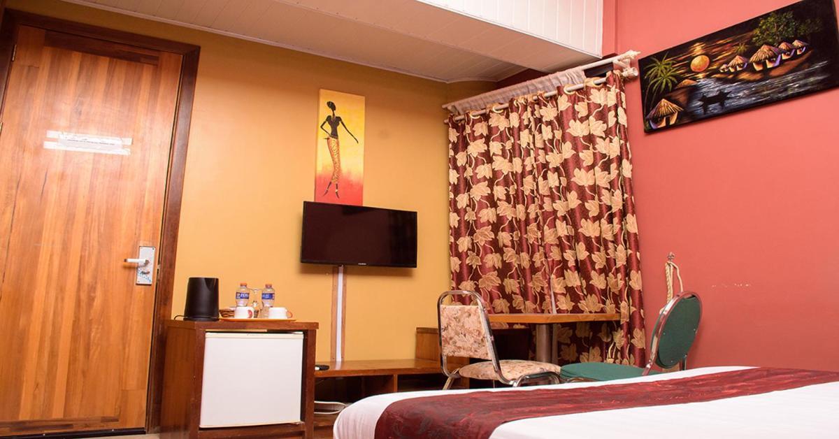Triple Hill Hotel Weija ภายนอก รูปภาพ