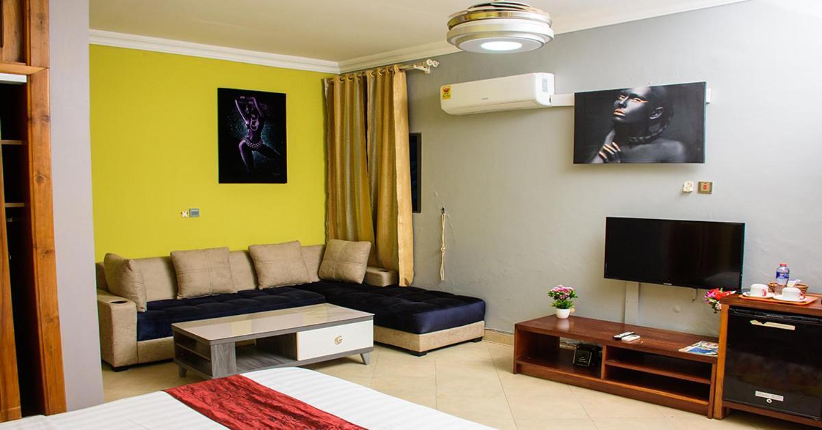 Triple Hill Hotel Weija ภายนอก รูปภาพ