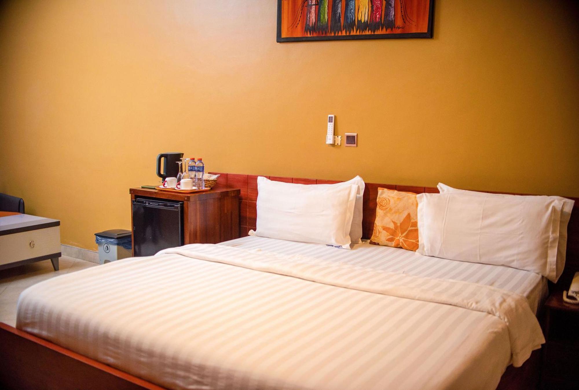 Triple Hill Hotel Weija ภายนอก รูปภาพ